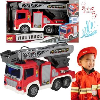 Camion de Pompier avec tuyau incendie